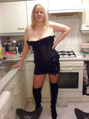 Why this mature housewife wore stockings