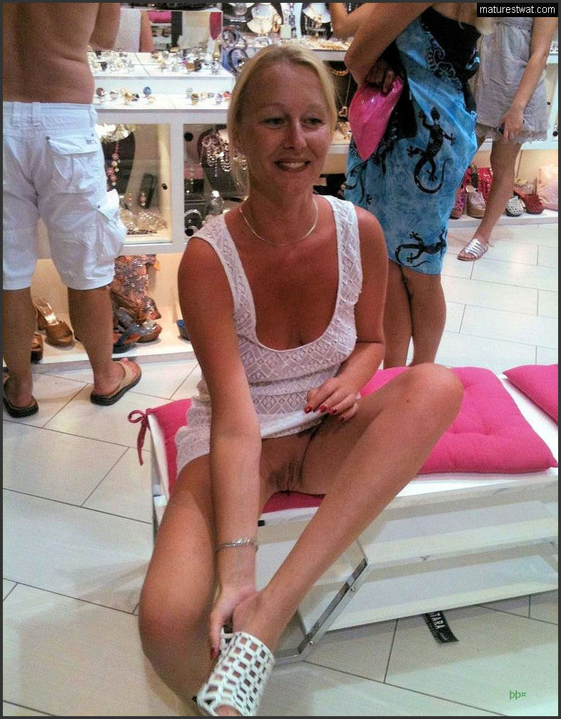 Sexy Milfs And Ex Wives Candid Image